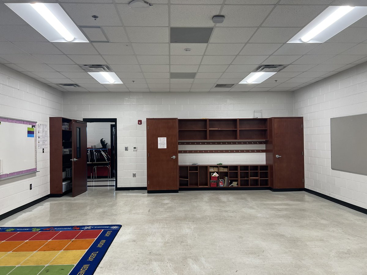 briscoe_mrs's tweet image. I’d love some classroom ideas from you. Nothing is off limits. I feel like my classroom is so bare and boring 🤣🤣

#classroom 
#teacherhelp