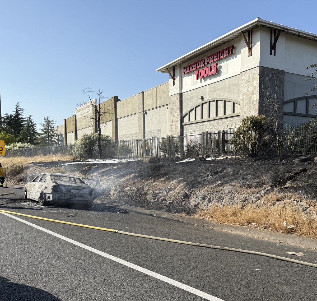 🚨TRAFFIC ALERT 🚨 Vehicle fire on the right shoulder of northbound SR-65, south of Galleria Blvd. All lanes are now open, but traffic is slow moving. Please slow down and pay attention when passing through the area.