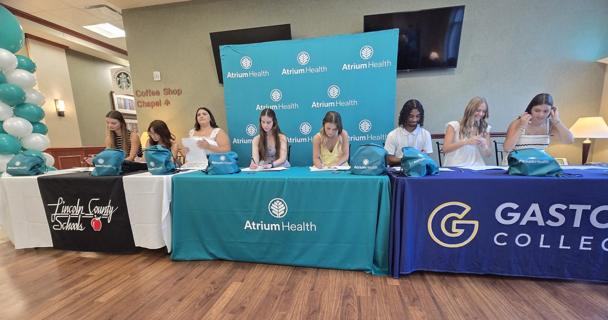 Honored 2 👀 the 1st c/o future LPNs from <a href="/NC_LCS/">LCSNC</a> 
These 8 Ss are the 1st cohort of HS Ss in NC to be dualed enrolled in LPN program thru <a href="/GastonCollege1/">Gaston College</a> 
👍👌👐 to <a href="/AtriumHealth/">Atrium Health</a> Lincoln for being 🔑 partners 2 make this happen!
Real community partnerships at work.
#LincolnLeads