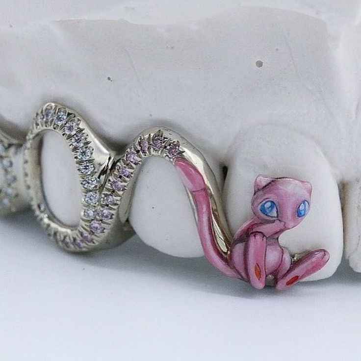 anrchhy's tweet image. Grillz