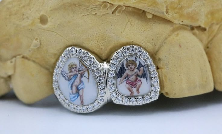 anrchhy's tweet image. Grillz