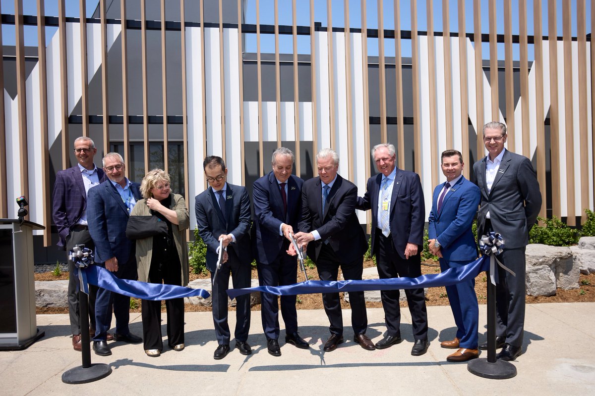flyyhm's tweet image. This afternoon, we had the privilege of welcoming key stakeholders and community partners for an exclusive first look at YHM’s refreshed passenger terminal building – a significant milestone as we prepare to celebrate the launch of @porterairlines to/from #HamOnt tomorrow! ✈️