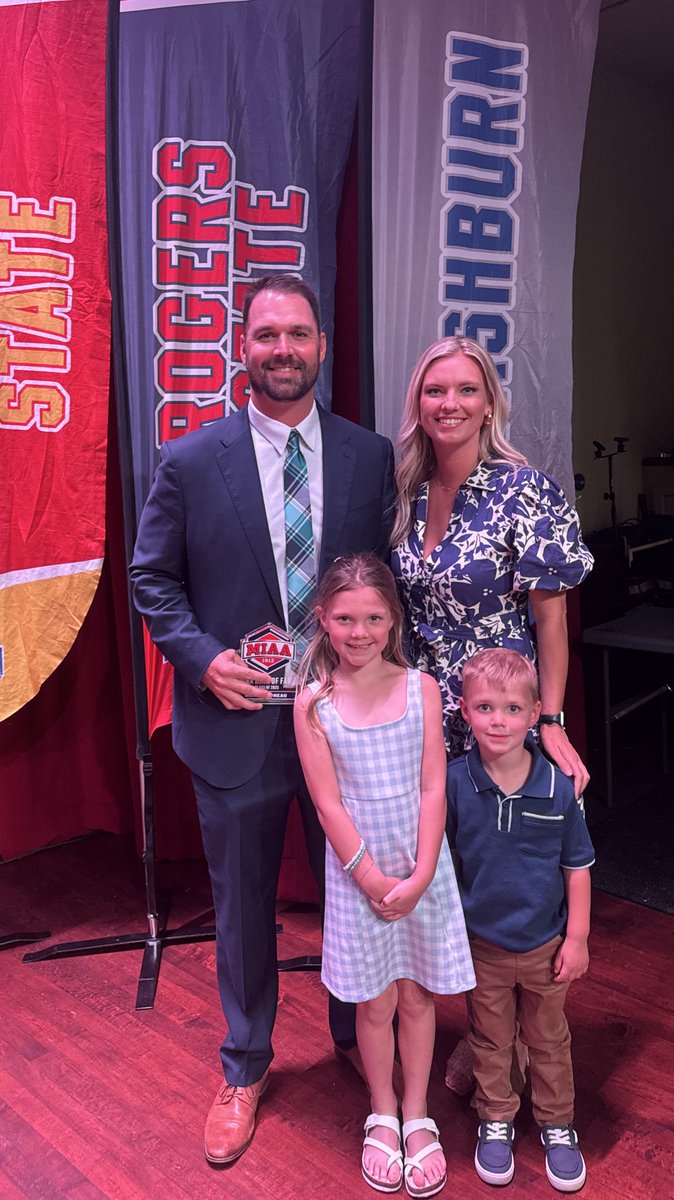 IchabodFTBL's tweet image. Getting to celebrate the 🐐 tonight! @Dane_Simoneau ! Continues to BE THE STANDARD! 

#GoBods
#TMD
#BeTheStandard