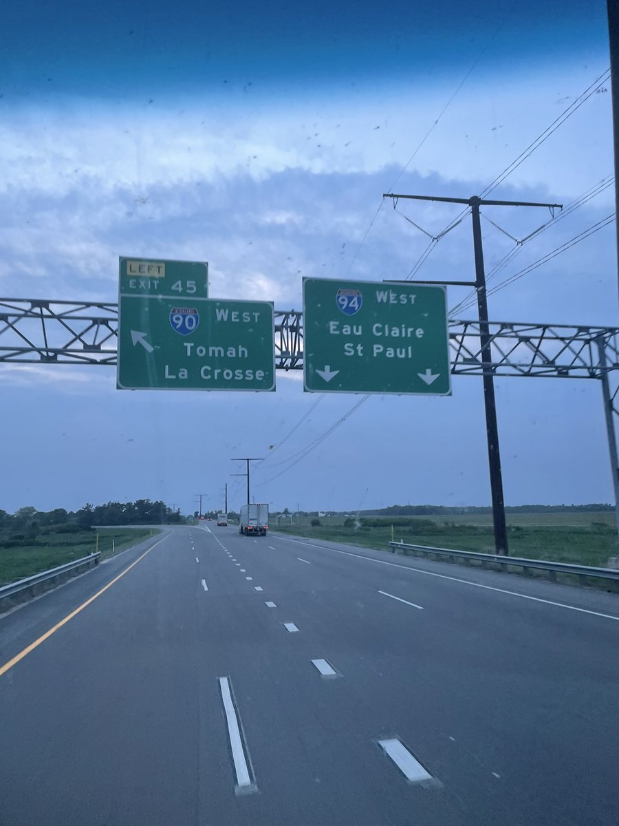 WiscoGrant's tweet photo. “go left, white boy!” they chanted https://t.co/Wg5eKPsyWg