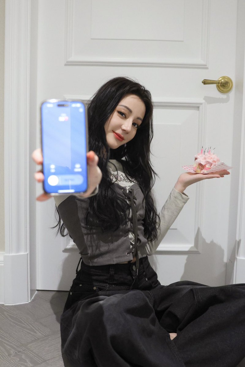 #Dilireba’s studio shares snaps for her birthday

#dilraba