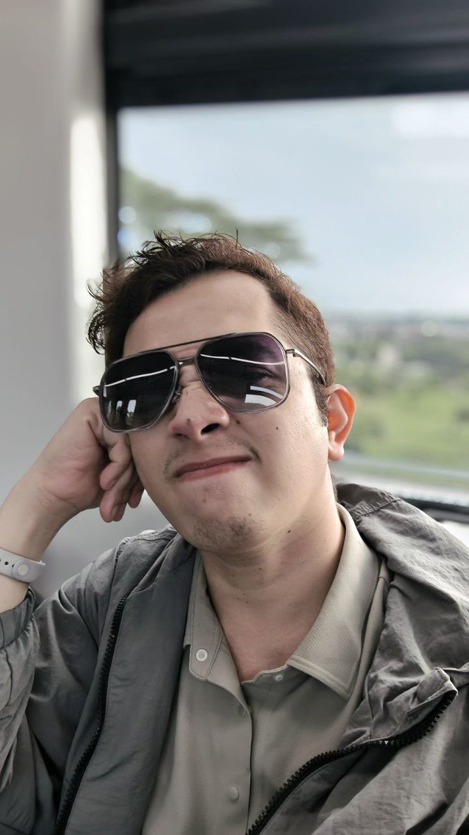 Eyyy_leaf's tweet photo. Morning selfie tambah dgn senyuman kerang satu kali https://t.co/4j4FuAvkyJ
