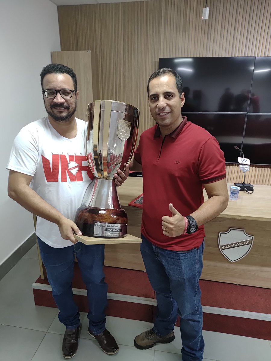 danielrgoias's tweet photo. Na noite de hoje, 02, estive presente na reunião do conselho deliberativo do nosso Poderoso Tigrão, onde pudemos acompanhar todos os balancetes do clube... Não poderia perder a oportunidade de tirar uma foto com o nosso troféu do campeonato goiano. https://t.co/FErMpnDU5y