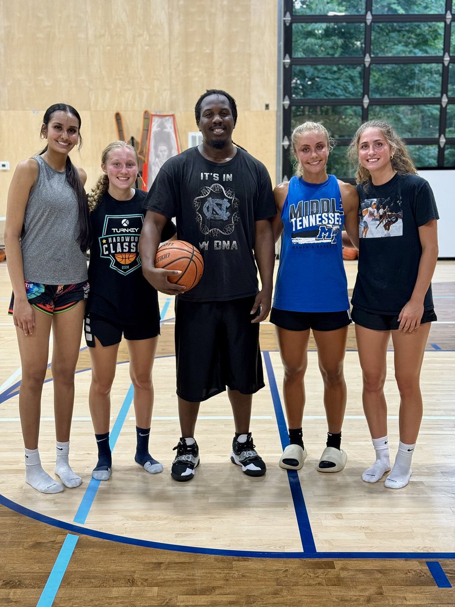 Vez Smith (@coachvez4) on Twitter photo When the crew gets back together 💙🏀 these girls are off to their first year of college soon! Loved having <a href="/Karina_Bystry/">Karina</a> join us! She’s off next week and we wish her the best! These 4 stamped in our area <a href="/aishapatel8507/">aisha patel</a> <a href="/kyndrawest/">Kyndra West</a> <a href="/kendallmurphy_1/">kendall murphy</a> 🥼🧪🏀💪🏿🔥 When the crew gets back together 💙🏀 these girls are off to their first year of college soon! Loved having <a href="/Karina_Bystry/">Karina</a> join us! She’s off next week and we wish her the best! These 4 stamped in our area <a href="/aishapatel8507/">aisha patel</a> <a href="/kyndrawest/">Kyndra West</a> <a href="/kendallmurphy_1/">kendall murphy</a> 🥼🧪🏀💪🏿🔥
