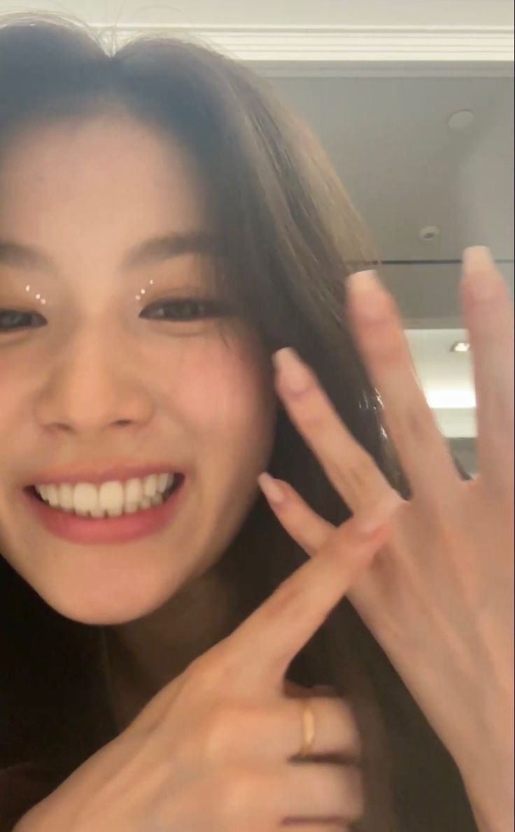 ⠀
⠀⠀⠀ #MapleEnt

⠀⠀⠀หากเป็นเรื่องของพี่สาวจีน่า เด็กชายปีแอร์มักเกิดความกังวลจนเกินเหตุ ยามเมื่อต้องอยู่คนเดียวยิ่งแล้วใหญ่ จำเจียดหาเวลาพักคอยติดต่อ ถามไถ่สารทุกข์ เดี๋ยวอ้างห่วง เดี๋ยวยกว่ากลัวเหงา

⠀⠀⠀“ขนาดนี้แล้ว ขอพี่แต่งงานเลยไหม —ล้อเล่น !”
⠀