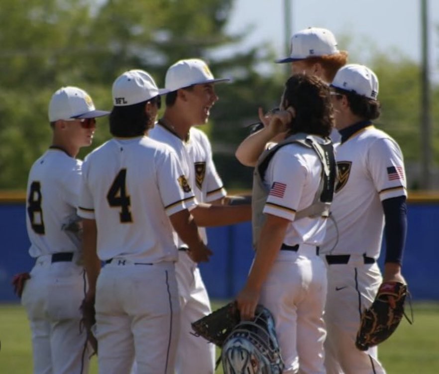 What a fun year. 

After finishing 5-0 in extras this season, the district semi ended in an 11-inning loss.

Pitched great. Hit the ball hard, too. Just wasn’t timely. Heartbroken for our guys. They wanted it.

Proud of the family they built through adversity. Love ‘em. #BFL🐻
