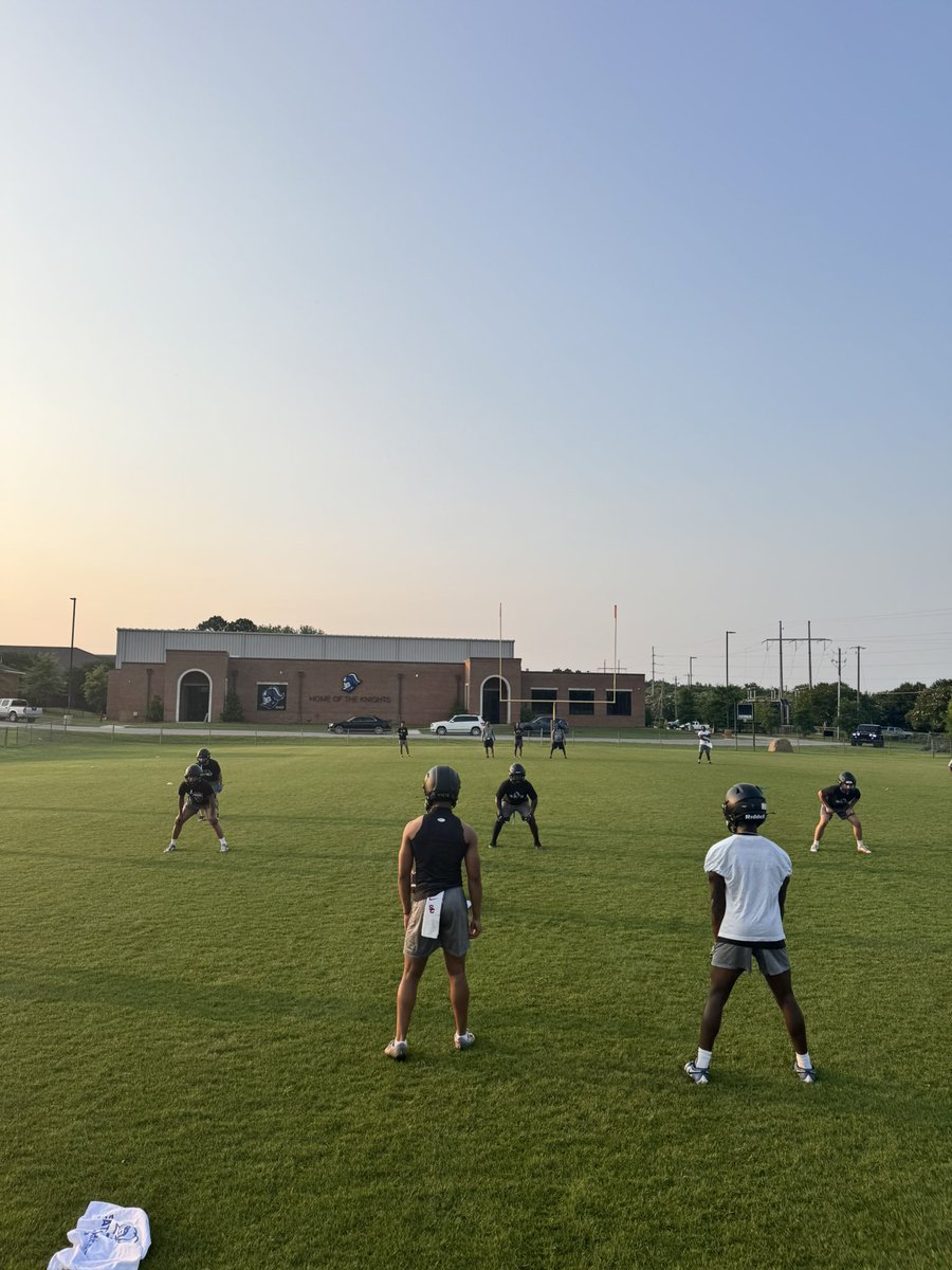 MCPKnightsFB's tweet image. ⚔️ Summer Knights
🔥 Feels Great to be Back
🫡 Accountability Partners
#EPE #GoKnights #FridayKnightLights