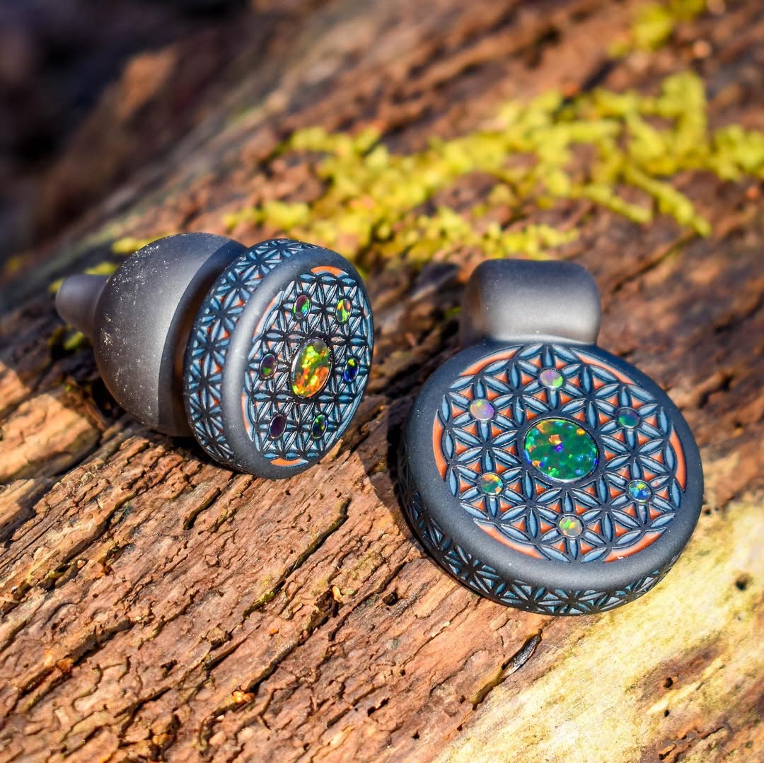 nickhiltbold's tweet image. Make sure you scroll to check out this #pendants matching #bubblecap 👯‍♀️
This one is off the books 😞 yes! You know what I mean 😜 

#glassmaze  #seedoflife #opal #pendantoftheday #pendantsofinstagram #longbranch #puffsmokeshopnj #borolove #bestofglass #heady #headyglass