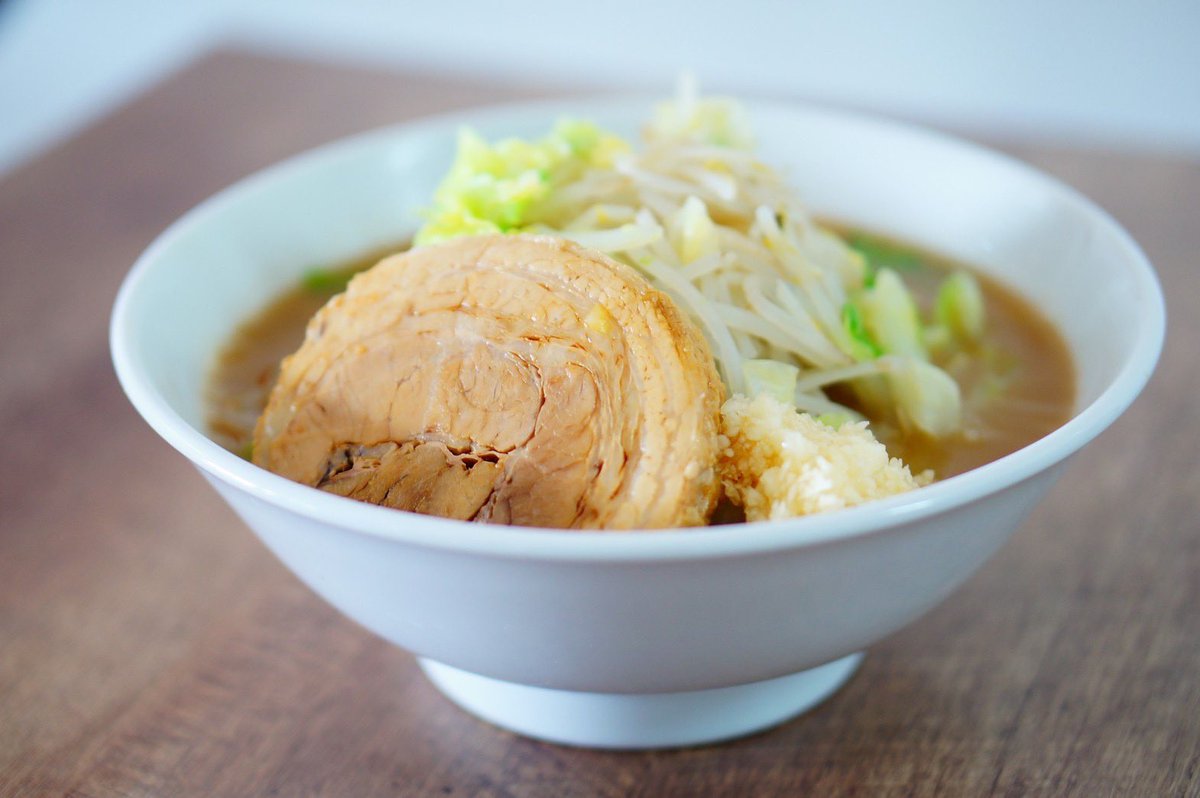 おはようございます！

昼の部11:00〜14:45
夜の部18:00〜21:45

⭐️限定⭐️
辛味まぜそば
塩味or醤油味 選べます！
辛味つけ麺
細麺or太麺 選べます！

デフォルトメニューの冷やしもオススメ❗️
豚骨スープもキマッテマス♪