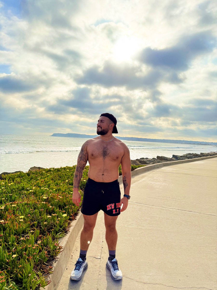 tu_favorito_habibi tweet media