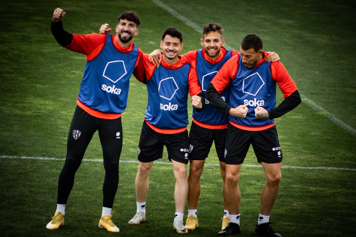 14Perez14's tweet photo. Temporada terminada. Gracias afición por el cariño y por empujar siempre. Ha sido un año muy especial, aunque el final no haya sido el que todos queríamos. Orgulloso del trabajo del equipo y de todo lo vivido. FSSR 💙❤️ https://t.co/7Hpkmp8Rc3