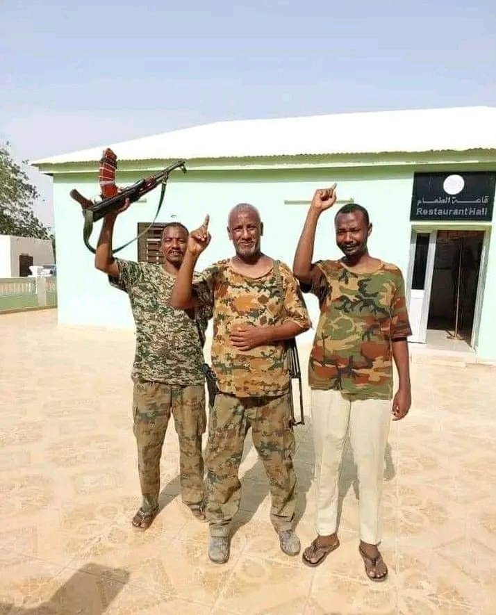 - ماعندنا كلام يتقال غير ربنا ينصر أولادنا ويثبت أقدامهم ويسدد رميهم ويربط على قلوبهم ويؤيدهم بتأييده ويخذل عدوهم ياعزيز ياكريم و صلي وسلم على نبينا محمد وعلى آله وصحبه أجمعين.