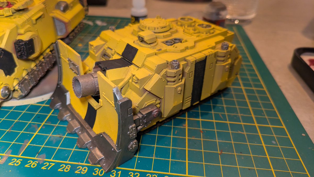 WiP for today! Not really feeling the (canonical) red for the crewman, but let's not worry about that now.