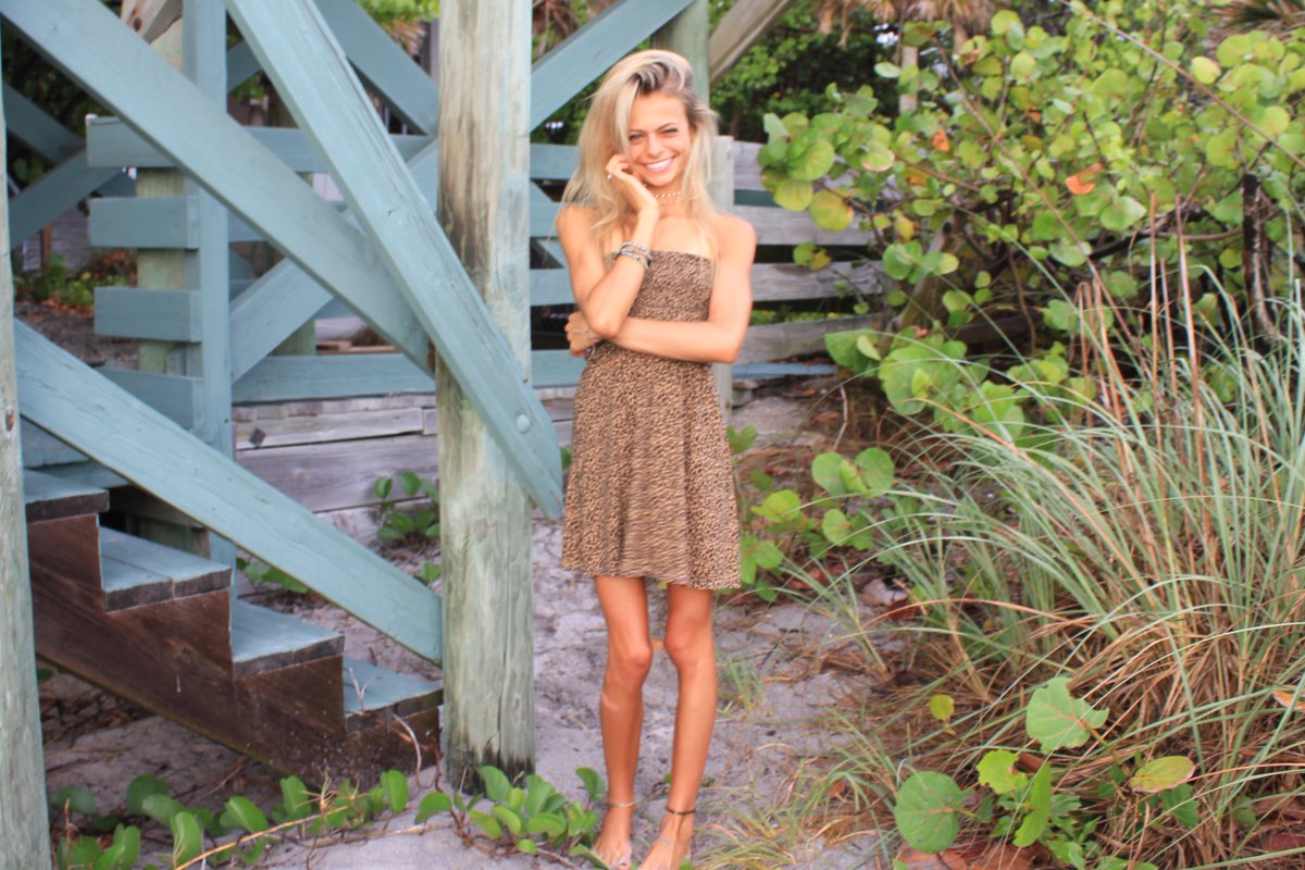 mmiakapro's tweet image. After 2+ years vegan, I realized that this “natural” diet was the furthest thing from “natural”.

Veganism is not a healthy diet. Veganism is a deadly ideology.

The claim that ex-vegans “just didn’t do it right” when their health deteriorates is not a defense of veganism — it’s…