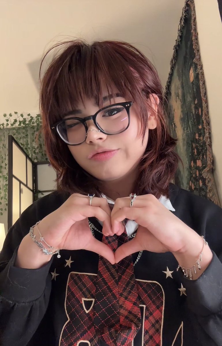 a day late but happy pride month y’all i love you all very much :) 🏳️‍⚧️🩷