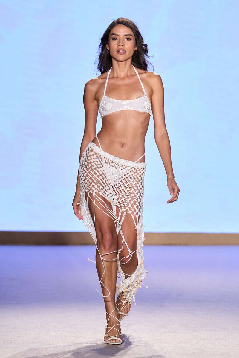 kendam_com's tweet photo. Leslie Amon Resort 2026 fashion show at Miami Swim Week 2025 (May 31, 2025) https://t.co/2MjtU2FSQB
#LeslieAmon #Resort2026 #RE26 #Runway #Miami #Fashion #Kendam https://t.co/xPoak1tvyc