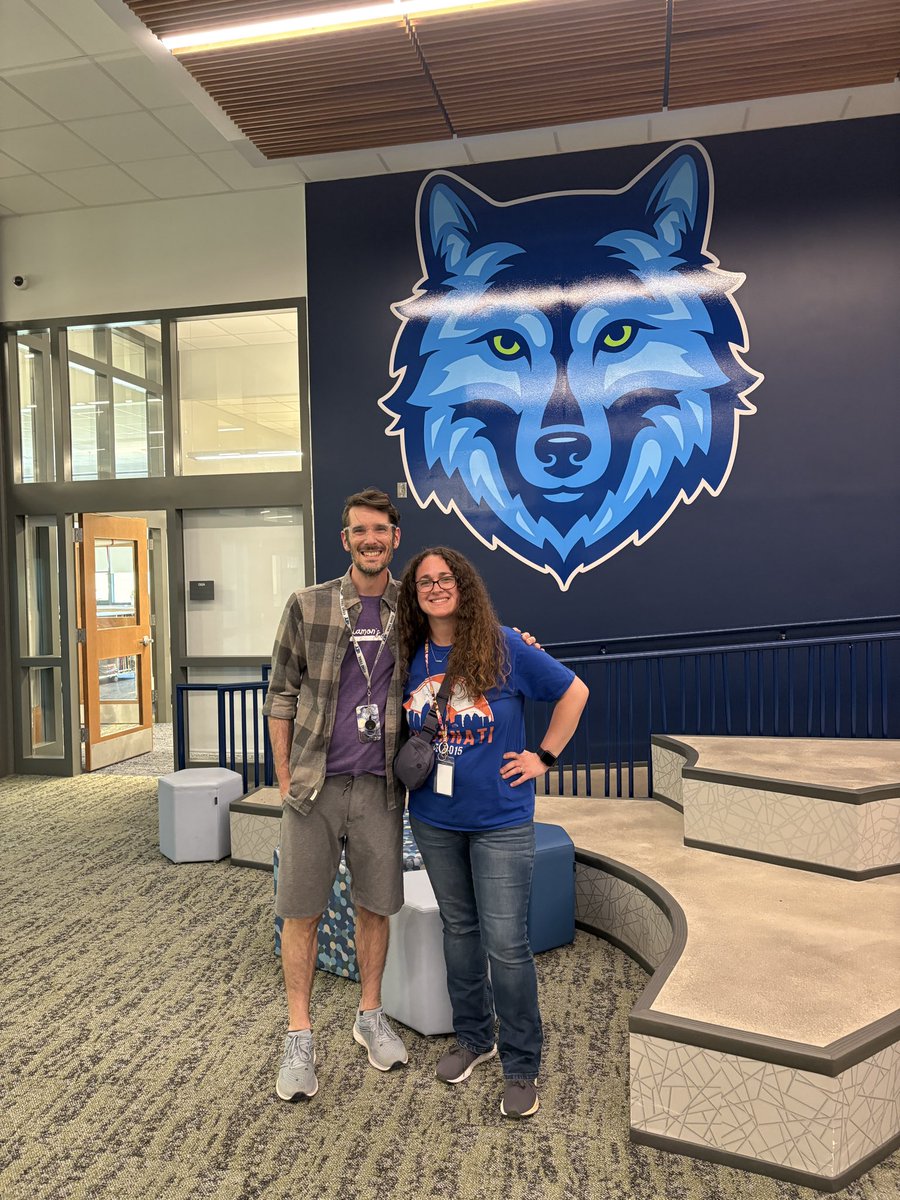 ArtofBusiness22's tweet image. I had a great first day @EchoTrailMiddle! 💙🩵 I can’t wait to be part of the Wolfpack this coming school year🐺 I have grown so much during my time in Explore but am looking forward to getting back to my Visual Art roots as the new Digital Art teacher @EchoTrailVisArt 🎨👩🏽💻