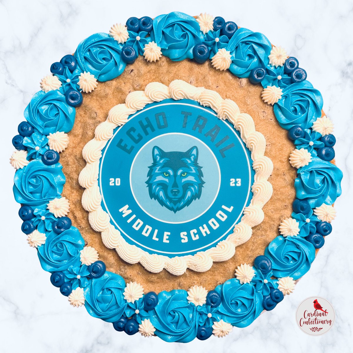 ArtofBusiness22's tweet image. I had a great first day @EchoTrailMiddle! 💙🩵 I can’t wait to be part of the Wolfpack this coming school year🐺 I have grown so much during my time in Explore but am looking forward to getting back to my Visual Art roots as the new Digital Art teacher @EchoTrailVisArt 🎨👩🏽💻