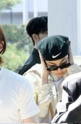 asztee's tweet photo. He’s:
A) adjusting his hat
B) adjusting his glasses
C) hit rock bottom
#hongjoong #kimhongjoong https://t.co/86q7pf3qV8