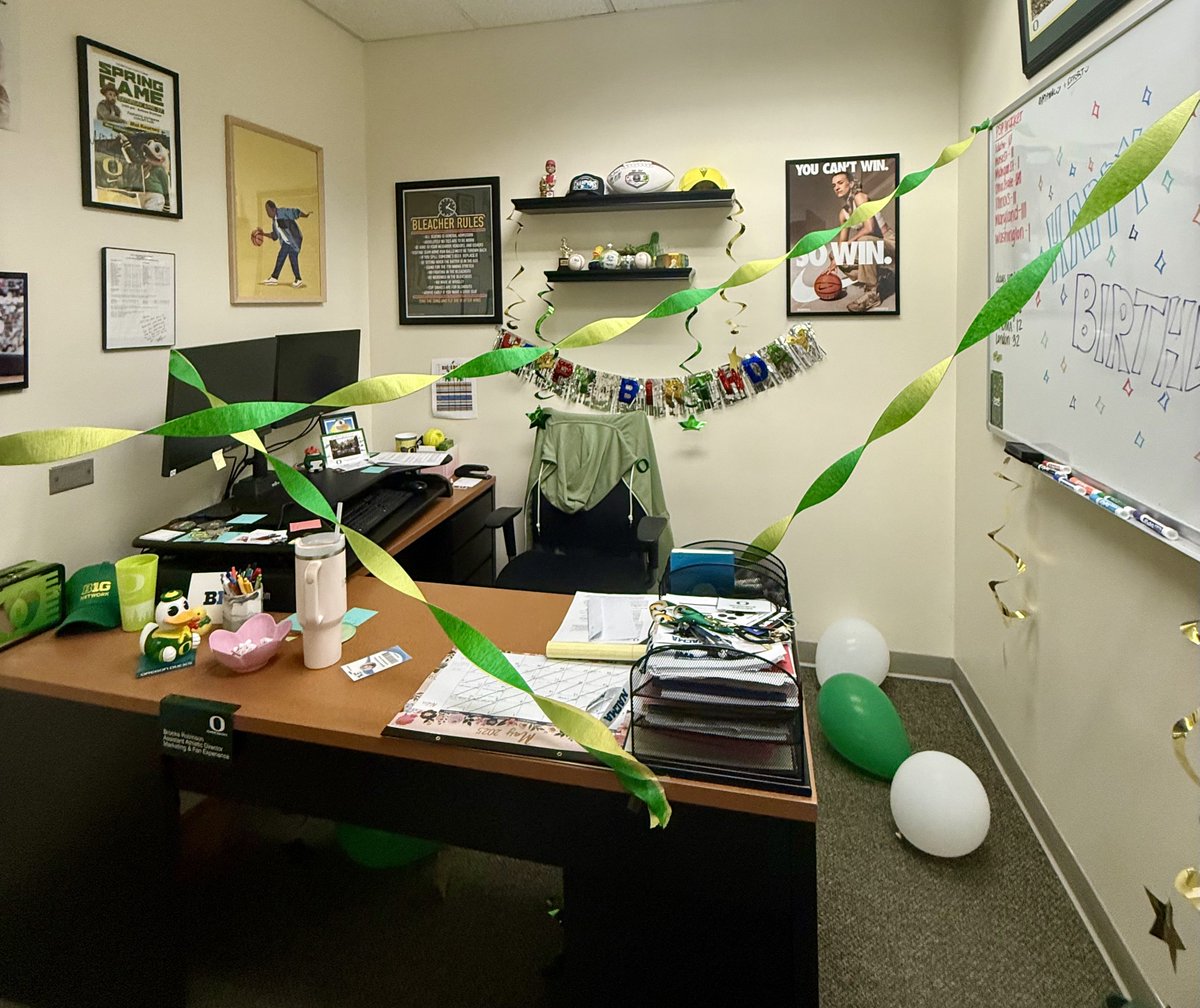 brookebaseball's tweet photo. s/o to the best marketing team for making a girl feel special, esp after hosting four straight postseason events 

🦆 >>> https://t.co/GvQ3DaTlc6