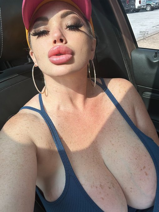 Watch Katrina Thicc's leaked NSFW photo on TwXstars