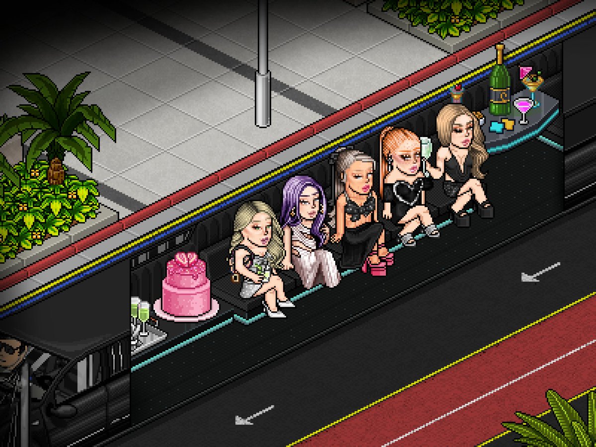 LeaHabblet's tweet image. Celebração 🍸💖✨✨

@_esmehb @chokitohbt @YEJIHB @lulywrighthb