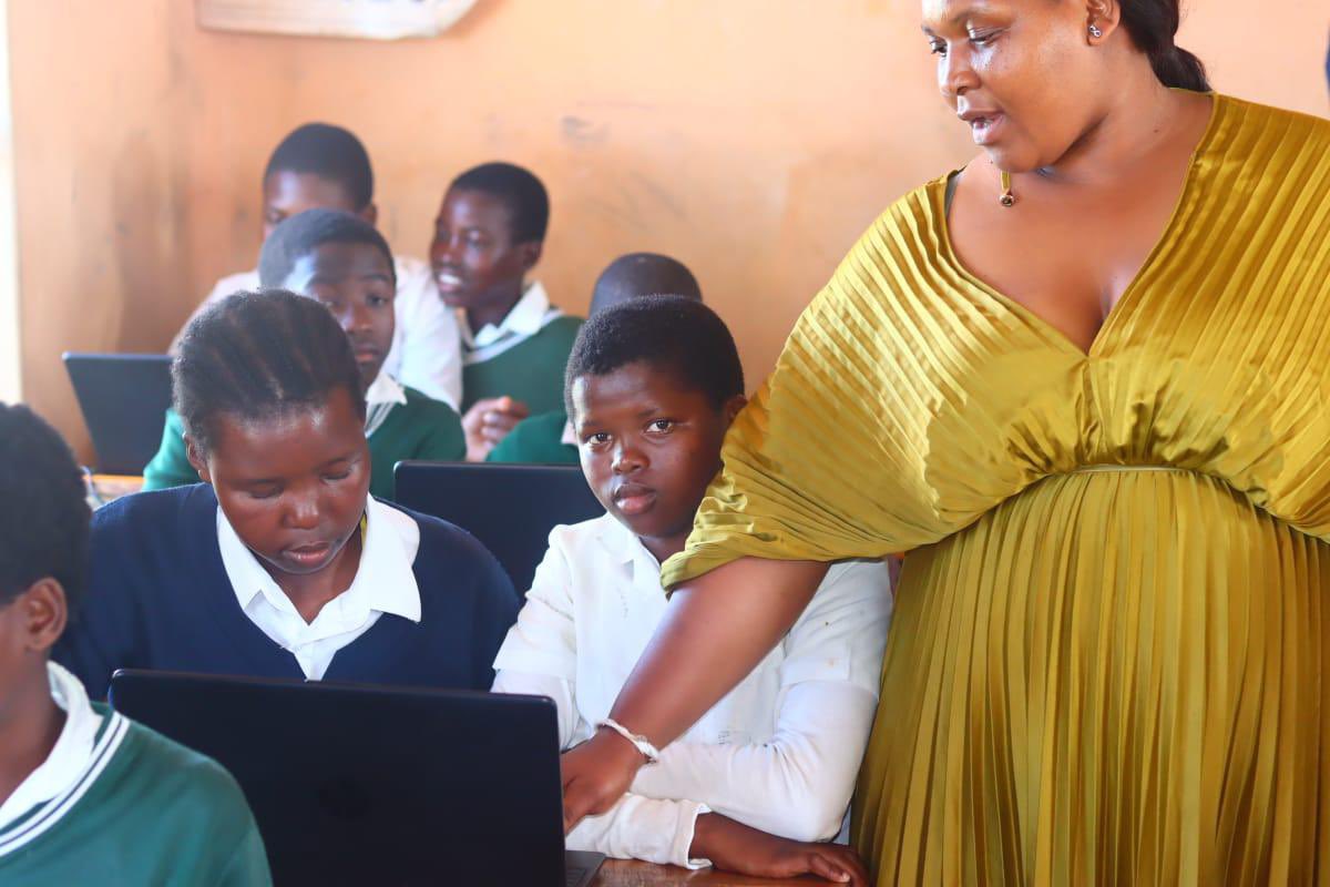 UrglobalSA's tweet photo. Students today, Leaders tomorrow

These kids right here are the future of technology. 
A computer literate generation that has been exposed to coding and robotics at such a tender age? This Fourth Industrial Revolution does not see them coming!

#TechInnovation 
#Urglobal_sa https://t.co/KTZmm4LpNR