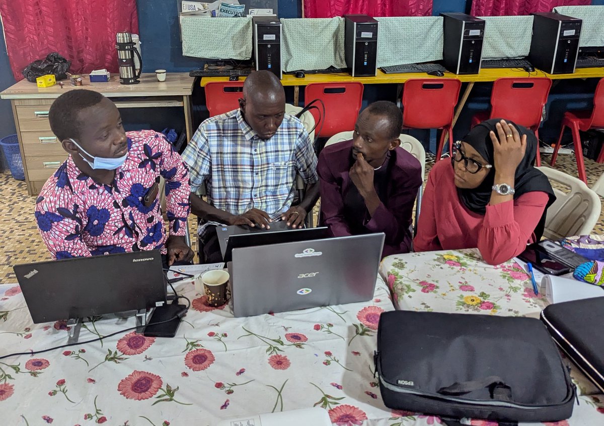 Last Saturday we had a vibing workshop on vibe coding. pure energy and creativity⚡