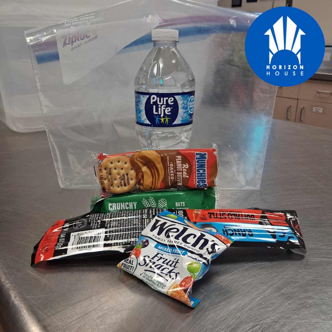 horizonhousein's tweet image. 🥪✨ Snack Packs help nourish neighbors experiencing homelessness! Just a gallon bag, 2-3 snacks, protein, and water. Perfect for families, groups, or teams at Horizon House. 🤝🌟

#HorizonHouseIndy #snackpacks #volunteer #teambuilding #feedingneighbors