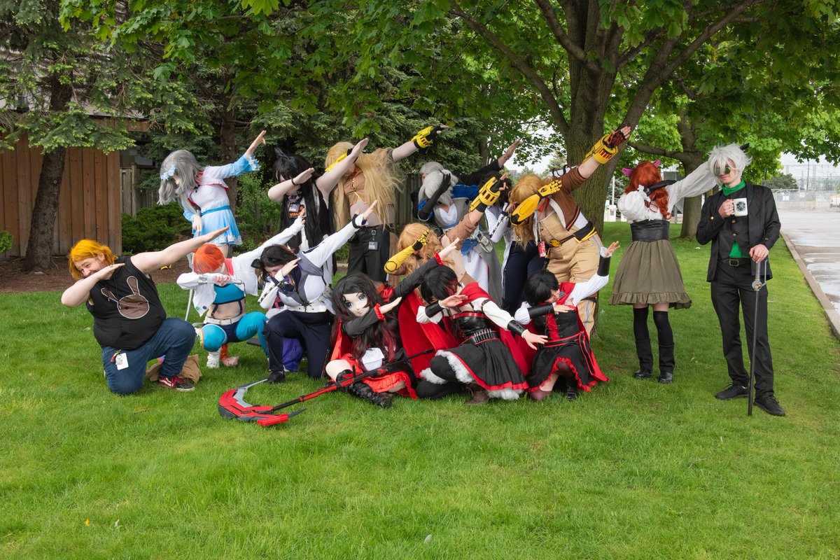 DISC_Photograph's tweet photo. Anime North 2025 cosplays.

VF-1 valkyrie, Super Fortress Macross.
Baki.
RWBY cosplay group. (RWBY love is alive and well) https://t.co/onzKFDBl98