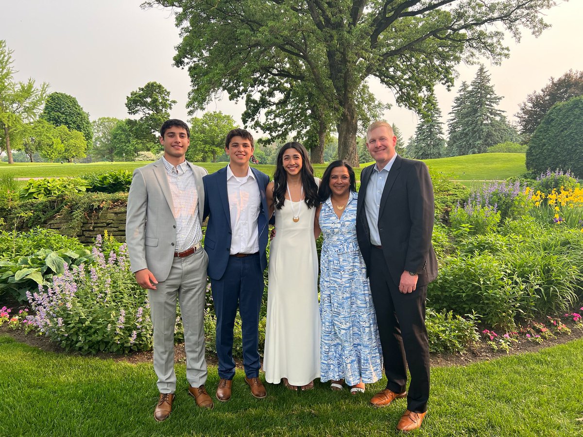 Congratulations to <a href="/SamWills25/">Sam Wills</a> on her big day 🎓🎉

Next stop 🔜 Harvard

#Believelt x #GoCrimson