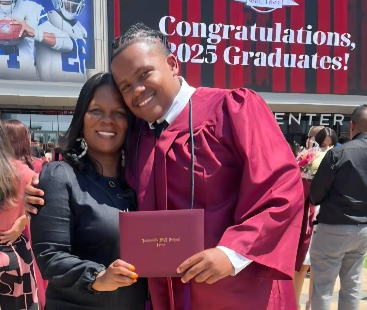 Sonya Hutton (@sassymom1908) on Twitter photo Proud of my son, <a href="/SeanHutton64/">Sean Hutton</a> — a high school grad and University of Oklahoma student-athlete! The future is bright with rising leaders like him. Boomer Sooner! ❤️🤍 #ProudParent #BoomerSooner #StudentAthlete Proud of my son, <a href="/SeanHutton64/">Sean Hutton</a> — a high school grad and University of Oklahoma student-athlete! The future is bright with rising leaders like him. Boomer Sooner! ❤️🤍 #ProudParent #BoomerSooner #StudentAthlete