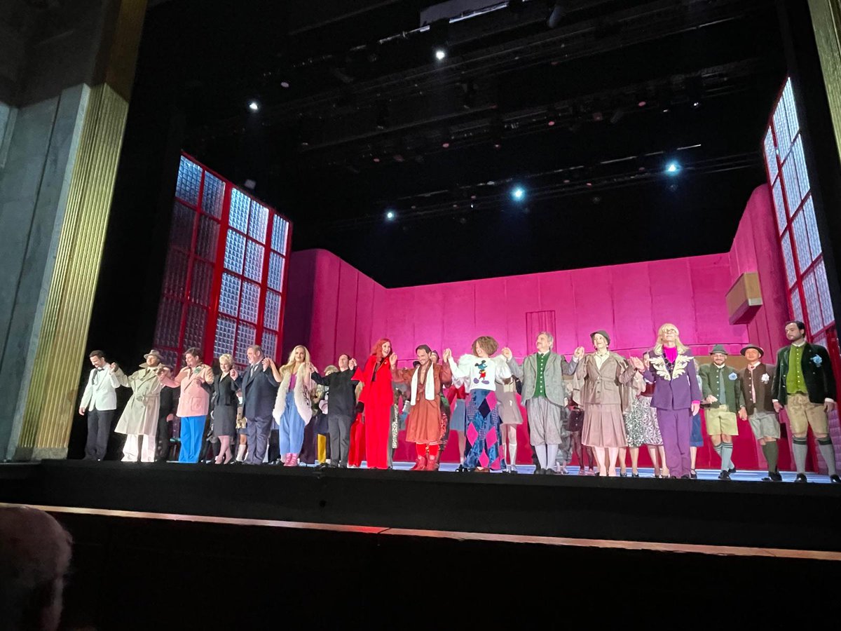 turlupin un (@turlupinun) on Twitter photo Vivifiant #Rosenkavalier #Strauss #TCE dans la mise en scène haute en couleur de Warlikowski et la direction opulente (quoique parfois précipitée) <a href="/nationaldefce/">Orchestre National de France</a> . Mémorables prises de rôles de Véronique Gens en Maréchale et de Niamh O'Sullivan en sublime Octavian Vivifiant #Rosenkavalier #Strauss #TCE dans la mise en scène haute en couleur de Warlikowski et la direction opulente (quoique parfois précipitée) <a href="/nationaldefce/">Orchestre National de France</a> . Mémorables prises de rôles de Véronique Gens en Maréchale et de Niamh O'Sullivan en sublime Octavian