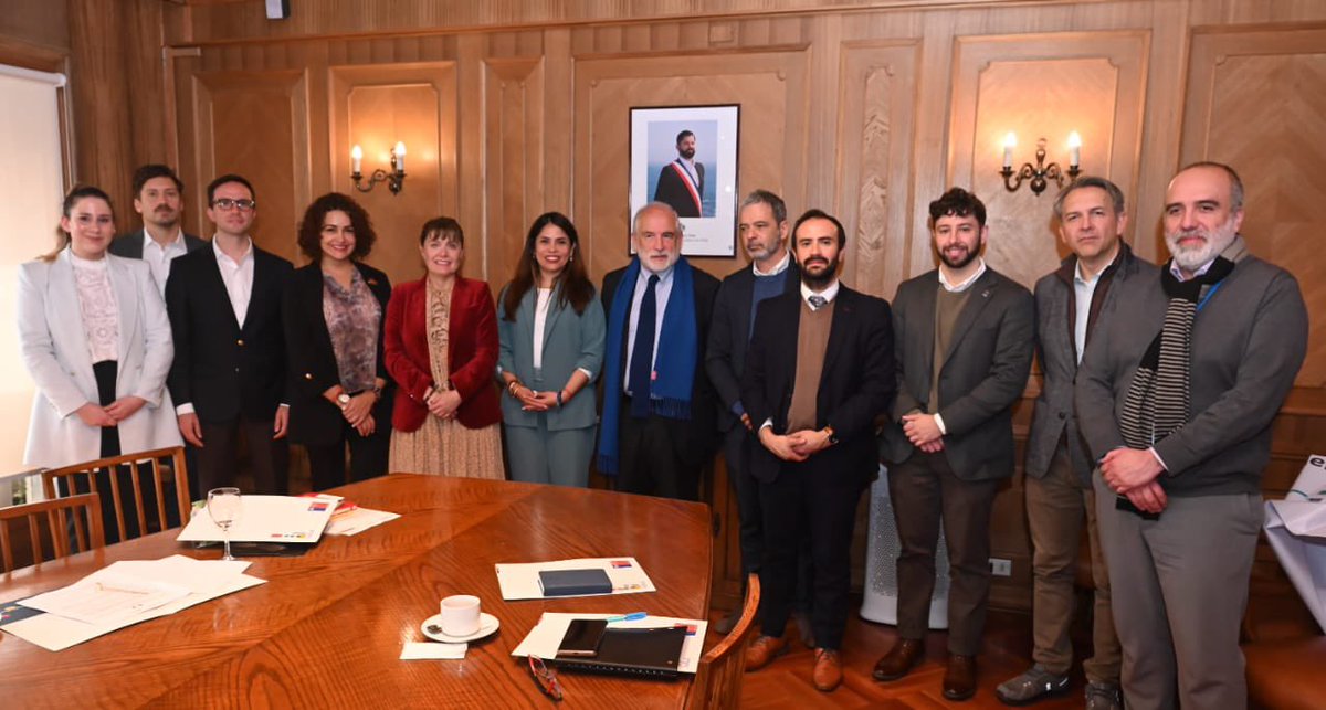 Gabriela Elgueta (@gabyelguetap) on Twitter photo Le dimos la bienvenida a la delegación de Colombia, encabezada por la Viceministra del Ministerio de Vivienda, Ciudad y Territorio, <a href="/aydeemarsigliab/">Aydeé Marsiglia Bello</a>. Vienen a una visita de estudio a nuestro país y los recibimos con los brazos abiertos para trabajar colaborativamente.🇨🇴🤝🏽🇨🇱 Le dimos la bienvenida a la delegación de Colombia, encabezada por la Viceministra del Ministerio de Vivienda, Ciudad y Territorio, <a href="/aydeemarsigliab/">Aydeé Marsiglia Bello</a>. Vienen a una visita de estudio a nuestro país y los recibimos con los brazos abiertos para trabajar colaborativamente.🇨🇴🤝🏽🇨🇱