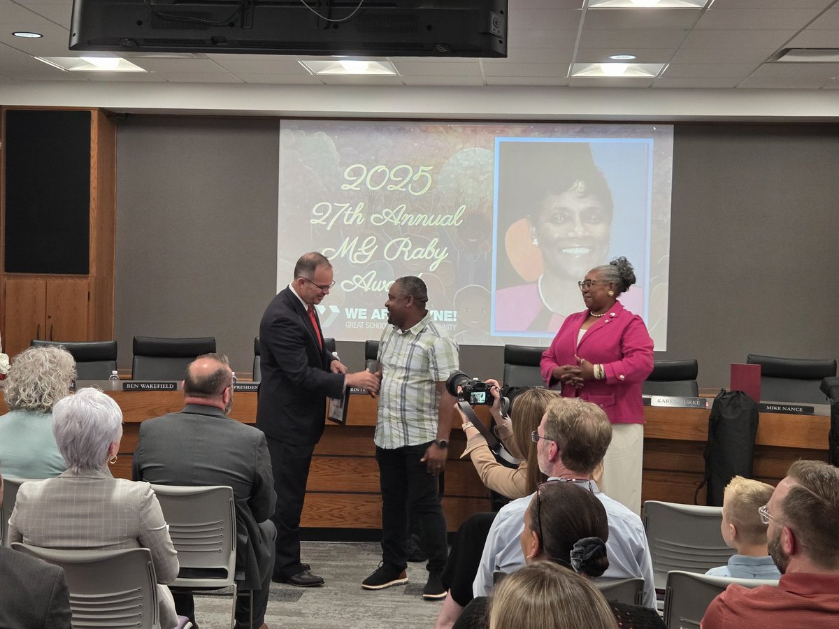 CHCPrinc_Renaud's tweet photo. 2025 MG Raby Awards - so proud of CHC's own Mr. Romain for winning this award. He is so deserving and we are extremely lucky and honored to have him as a part of our CHC Family! @TThomps_ed @CHC_Mr_Johnson #wearewayne #CHCPride https://t.co/W4HmPeq0KS