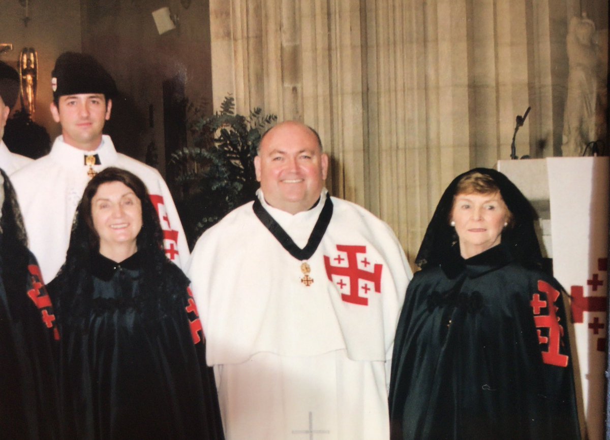 Are 🙏 are with the <a href="/EOHSJ_EandW/">Lieutenancy EOHSJ England and Wales</a> on the first anniversary the death of Rev Fr Bob Halshaw KCHS, who died 02 Jun 24.

He is pictured with Chevalier Julian Andrews KCHS in 2015, and Chevalier Pat Wellington KCHS at their Investiture in 2007.  

“Cum risu vixit, cum Deo requiescit”