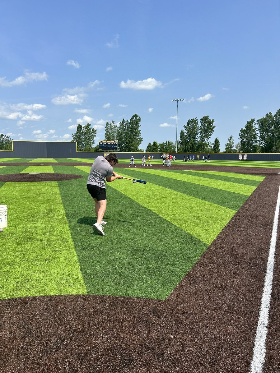 LNHS_Baseball tweet media