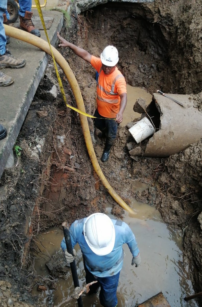 📍Panamá: 📢👷Cuadrilla de proyectos especiales trabaja en la reparación de una línea  de 12"  de hierro dúctil en la avenida Santa Elena. 🚜🚧

Afectará  el suministro desde calle 75 hasta la en 78 vía  Porras, av. La India, Panamá  Viejo y Coco del Mar.