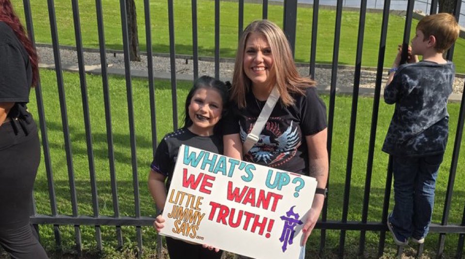 FadeAwayMedia's tweet image. WWE fans are bringing “We Want Truth” signs into #WWERAW 

(Via @DolphinsFanWife)