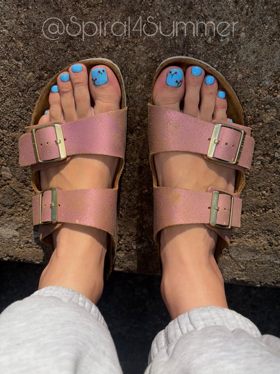 Blue toes and little cherries to match my new nail set! 🍒🩵