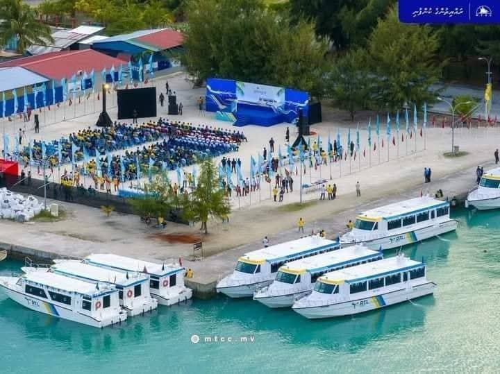 ރާއްޖޭގެ ރަށްތައް ދަތުރުފަތުރުން ގުޅުވާލާ ވާހަކަ އެމްޑީޕީ ދެއްކީމާ ބުނީ “ބަރަނިން ހެއްޔޭ؟" 

ފެރީ ނިޒާމް ފެއްޓީމާ ބުނީ "ބޮނބިދޯނި ތަކެކޭ". 

އެކަމަކު ރަށްރަށުގެ ރައްޔިތުންނަށް އެނިޒާމުން ލިއްބައިދިން ފައިދާއާއި ލުއިފަސޭހަ އަޅުގަނޑުމެން އެންމެން ދުށީމު.

MDP ⚖️💛 2028IA