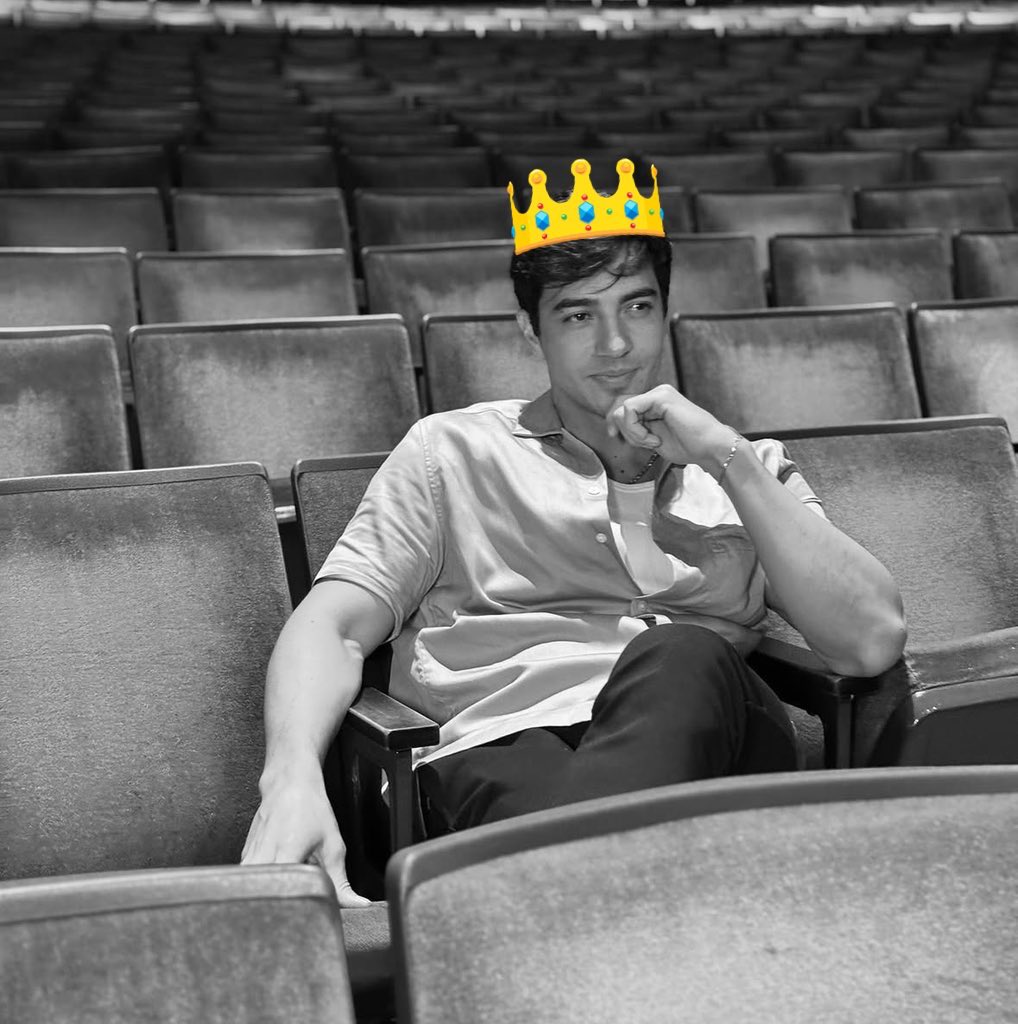 JessyG0110's tweet photo. @Frances23001925 @carlosadyan @lupilloeltoro Sigue obsesionado, ya ha pasado más de un año, ya salió del juego y Romeh sigue en su mente.. 
Ese tercer lugar le dolió a Lupillo. 
Get over it!!! 
Romeh tu patrón! https://t.co/o47LsGX99t