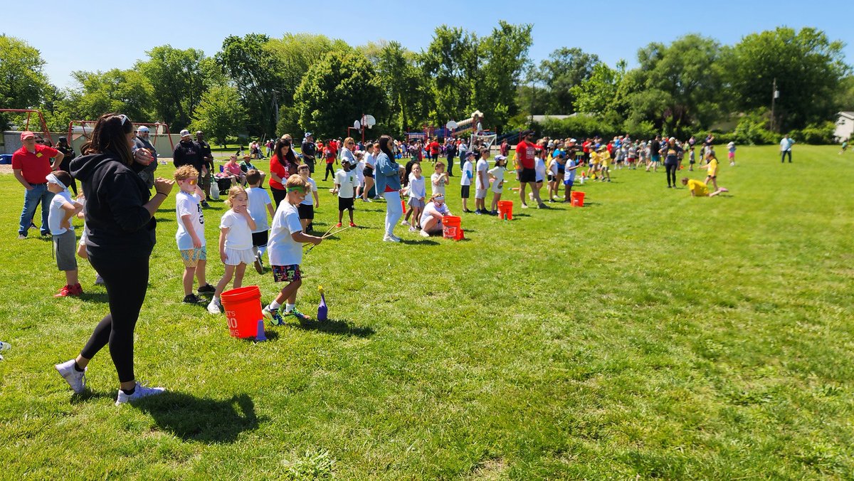 Thank you Mrs. Neild, for organizing a another great Field Day! Our students had a blast!