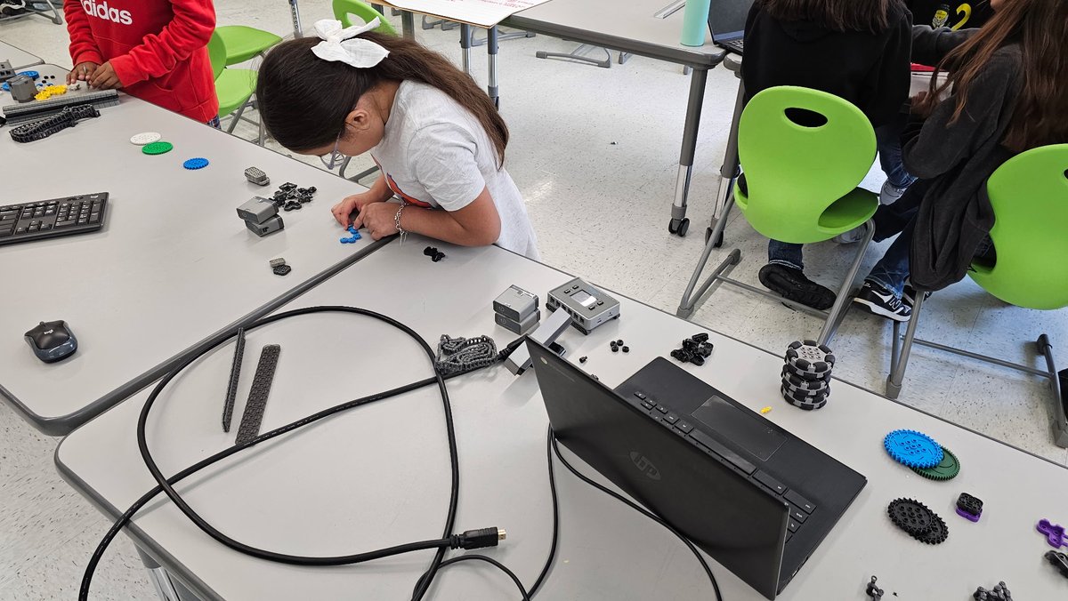 MrCortezRobotic's tweet image. Kicking off Summer Cool Robotics Camp with game analysis and robot design! Day 1 was a huge success, I was excited to see engineering notebooks filled with ideas and creativity and CAD designs built to solve challenges!