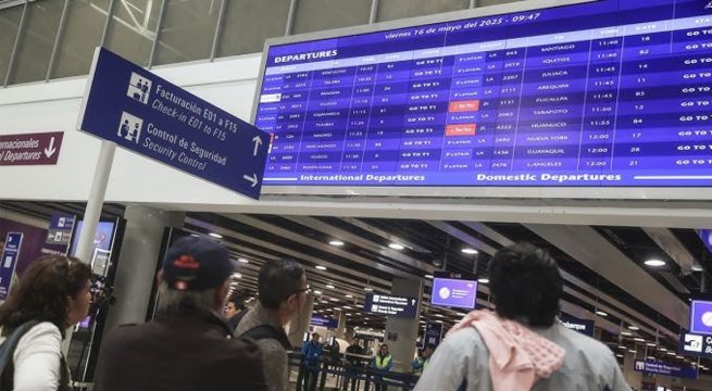 Y tuvo que pasar, a pocos días de inaugurado el nuevo aeropuerto Jorge Chávez ahora es un caos, suspendiendo vuelos y originando grandes colas y molestias en los viajeros. ¿Quién responde a este fracaso?