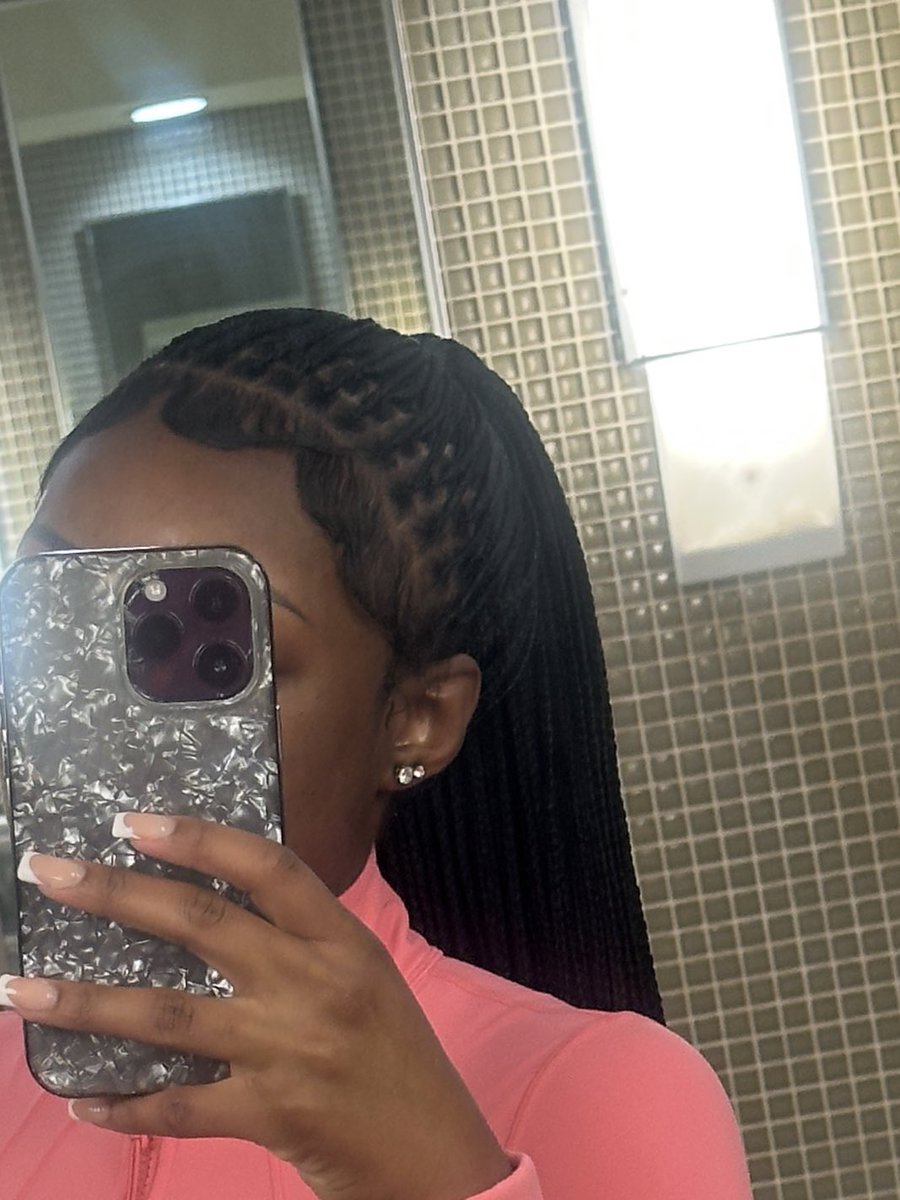 itgirlnylaa's tweet image. this hairstyle took 22 hours but it was so teaa😍😍😍mind you these pictures was took 2 weeks after i got them done.